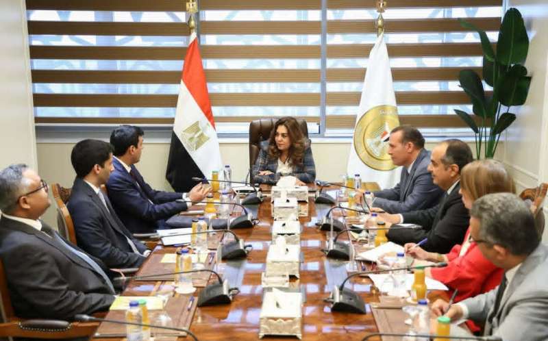 وزيرة التنمية المحلية والبيئة تبحث مع أمين منظمة المدن العربية تعزيز التعاون المشترك وتبادل الخبرات التدريبية والحضرية