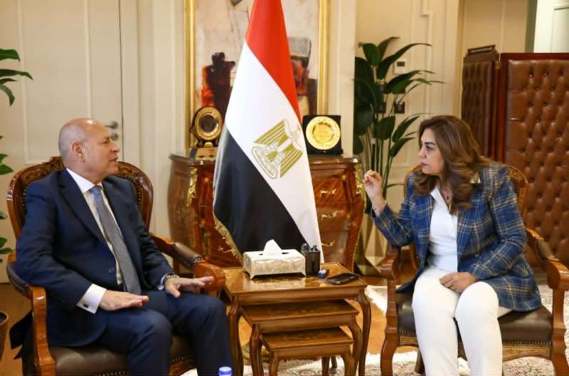 وزيرة التنمية المحلية والبيئة تبحث مع محافظ القاهرة ملفات النظافة، والتصالح، وتطوير الأسواق، والخطة الاستثمارية بالعاصمة