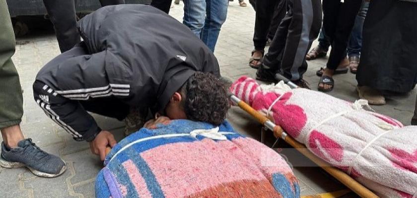 استشهاد 11 فلسطينيًا وإصابة 32 آخرين جراء قصف الاحتلال الإسرائيلي عدة مناطق بقطاع غزة
