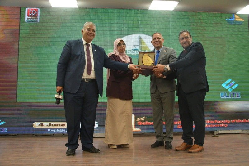 رئيس جامعة دمياط يشهد فعاليات المؤتمر العلمي الأول لكلية الطب
