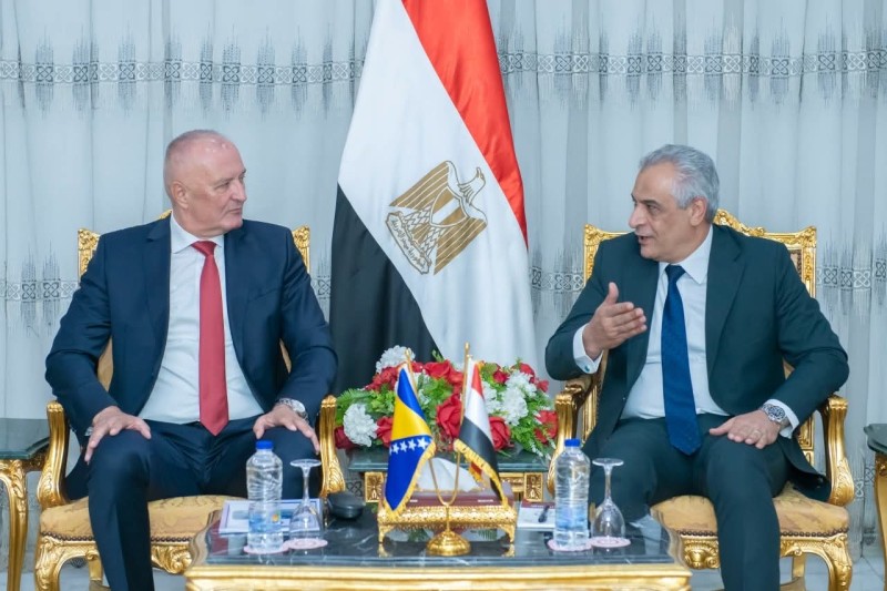 وزير الدولة للإنتاج الحربي يستقبل نائب رئيس مجلس الوزراء ووزير دفاع البوسنة والهرسك لبحث سبل التعاون المشترك