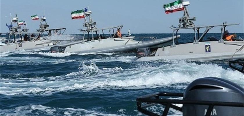 البحرية الإيرانية: إطلاق طلقات تحذيرية على مدمرات أمريكية في خليج عمان