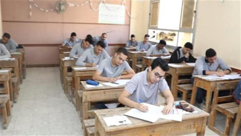 تعليم سوهاج: 48 ألفا و591 طالبا يؤدون امتحانات الدبلومات الفنية  بـ128 لجنة
