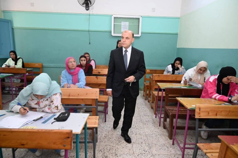 محافظ الغربية من المحلة الكبرى: توفير كل سبل الراحة للطلاب خلال امتحانات الشهادة الإعدادية