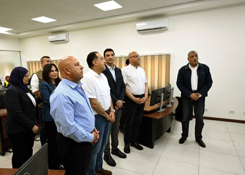 رئيس الوزراء يتفقد مركز تحكم غرب التابع لتوزيع كهرباء الإسكندرية ويشيد به