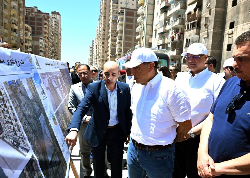 رئيس الوزراء يتفقد أعمال إنشاء محور محمد نجيب بالإسكندرية