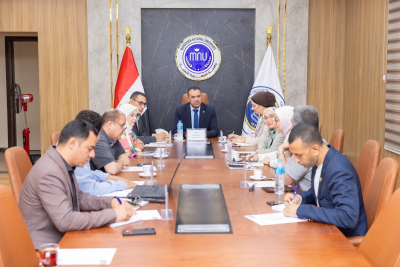 رئيس جامعة المنصورة الأهلية يترأس الاجتماع الأول لمركز التميز والإبداع الإداري