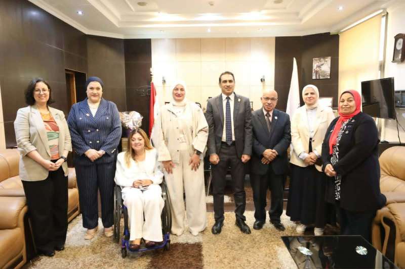 تكريم المشرف العام على المجلس القومي للأشخاص ذوي الإعاقة خلال مشاركتها بملتقى “إيجيكا 3” بكلية الإعلام جامعة القاهرة