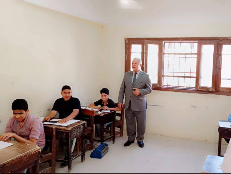 وكيل وزارة التربية والتعليم بالفيوم يحيل اربع مسؤولين للتحقيق