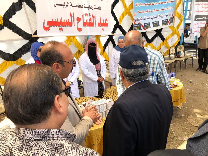 محافظ الدقهلية يتفقد القافلة الطبية البيطرية المجانية بقرية نشا بمركز نبروه