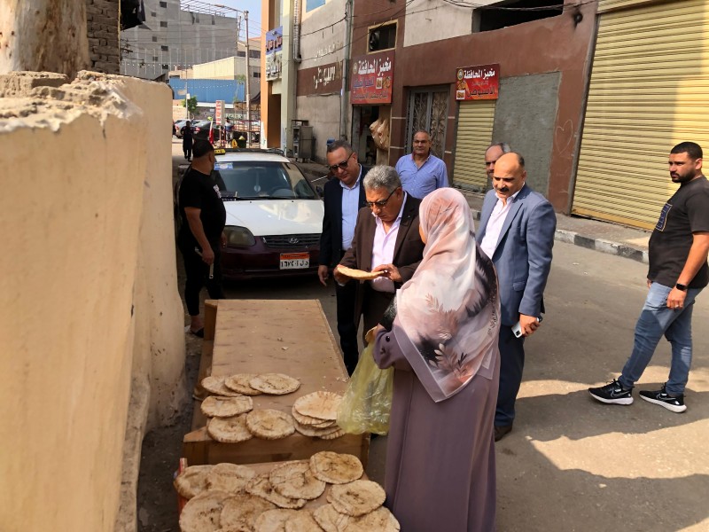 المحافظ يتابع انتظام سير العمل بمخبز المحافظة الكبير بالمنصورة