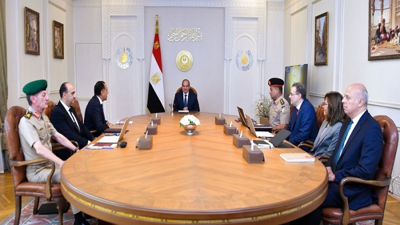 السيسي يشدد على ضرورة مواصلة العمل لتطوير الجهاز الإداري للدولة