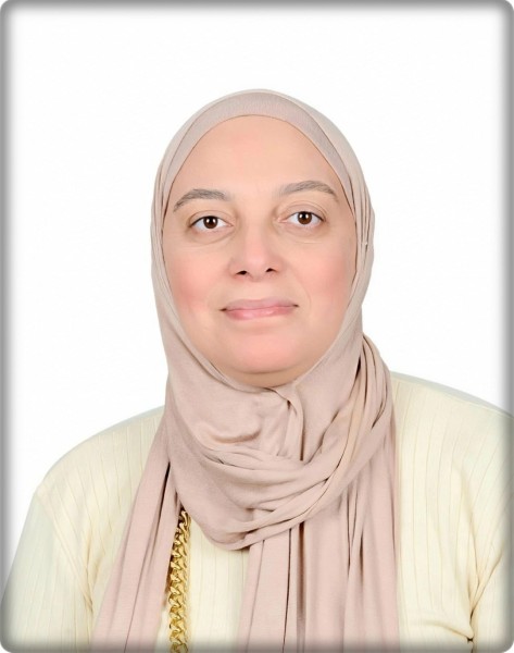 غادة أحمدين.. أول سيدة تتولى إدارة برنامج المنح الصغيرة في مصر