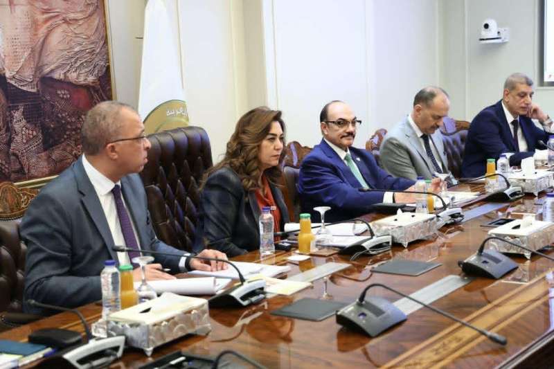 وزيرة التنمية المحلية والبيئة تواصل إجراء المقابلات الشخصية لاختيار 23 قيادة جديدة بالوزارة
