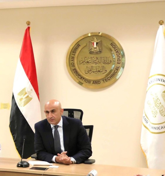 وزير التربية والتعليم يعقد اجتماعًا مع مديري المديريات التعليمية عبر الفيديو كونفرانس لمتابعة الاستعدادات النهائية لامتحانات الثانوية العامة