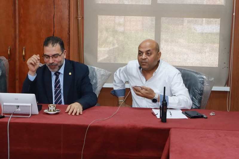 ”الرشيدي” يجتمع بمديري الإدارات التعليمية عبر تقنية الفيديو كونفرنس استعداداً لامتحانات الشهادة الثانوية