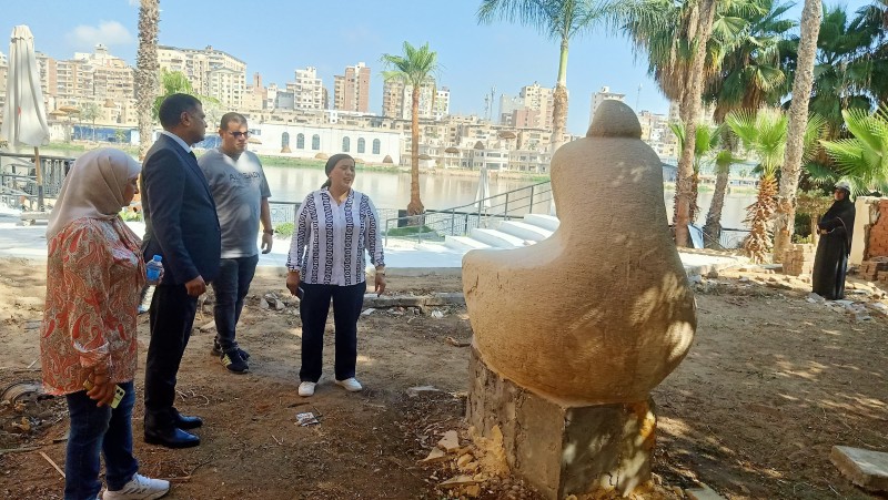 نائب المحافظ يتفقد مكتبة مصر العامة بالمنصورة