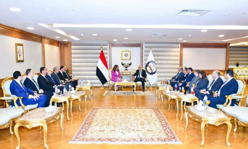 وزيرة التنمية المحلية والبيئة والنائب العام يشهدان مراسم تسليم 52 قطعة أرض للوزارة بعد إخلائها من إشغالات المركبات المتحفظ عليها