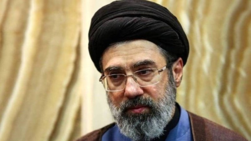 الحرس الثوري يوجه رسالة حازمة لـ خامنئي تخص الحياة السياسية في البلاد