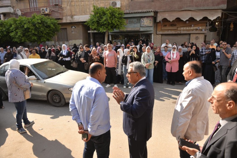 محافظ الدقهلية يتفقد انتظام دخول الطلاب والطالبات للجان امتحانات الثانوية العامة