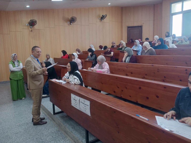 رئيس جامعة دمياط الأهلية يتابع سير امتحانات نهاية الفصل الدراسي الثاني بكليات الجامعة