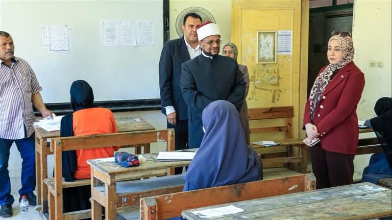 الثانوية الأزهرية: طلاب القسم الأدبي يؤدون امتحان مادة الفقه بجميع لجان الجمهورية
