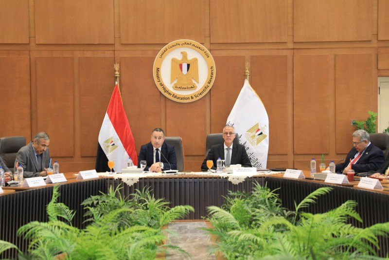 وزير التعليم العالي يترأس اجتماع مجلس الجامعات الخاصة بمقر الوزارة بالعاصمة الجديدة