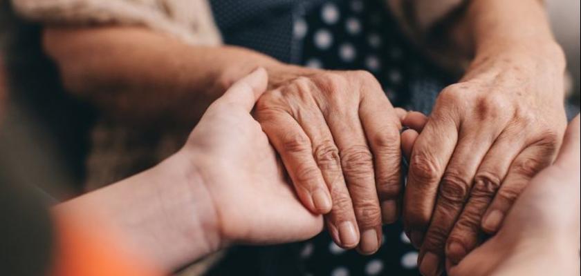 الأزهر للفتوى: قضاء حوائج الناس من أعظم أبواب الخير وجبر الخواطر
