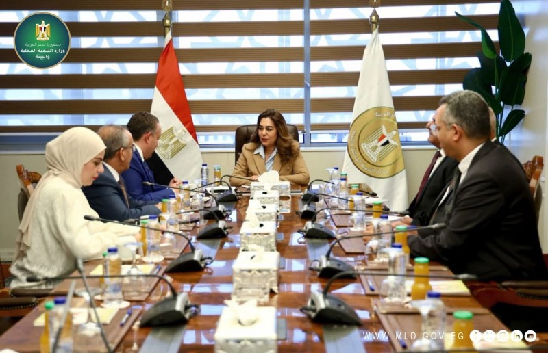 وزيرة التنمية المحلية ونقيب المهندسين في مواجهة ملفات البناء الشائكة