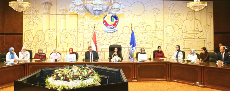 محافظ البحيرة تكرّم أوائل الشهادة الإعدادية وتؤكد: أنتن نماذج مضيئة للتفوق وصُنّاع لمستقبل الوطن