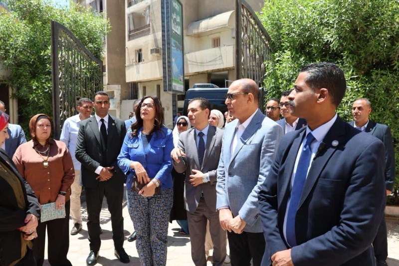 وزيرة الثقافة تنتقد غياب مخارج الطوارئ بمسرح قصر ثقافة المنيا بعد 25 عامًا من الإنشاء