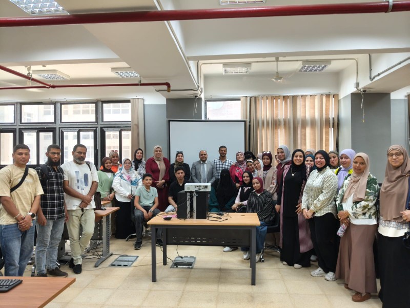 مركز الخدمة العامة بجامعة دمنهور يعقد فعاليات الدورة التدريبية ”الذكاء الاصطناعي بين النظرية والتطبيق”