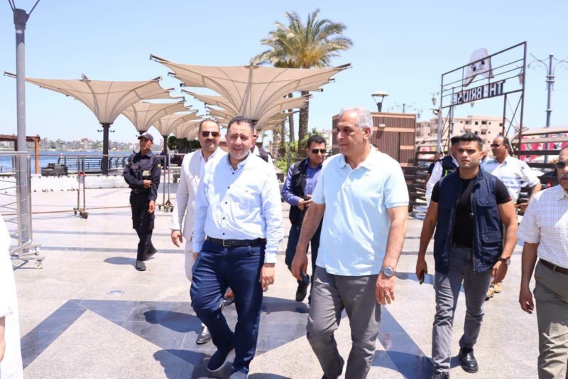 المحافظ ووزير الدولة للانتاج الحربى يتفقدان كوبرى دمياط التاريخى ”جسر الحضارة” فى مستهل جولتهما