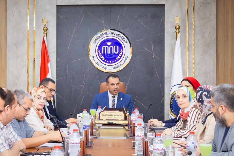 المجلس الأكاديمي بجامعة المنصورة الأهلية يناقش تطوير المنظومة التعليمية والبحثية