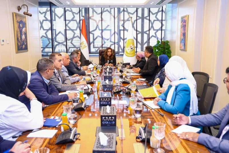 وزيرة التنمية المحلية والبيئة تناقش الخطة الاستثمارية لجهاز شئون البيئة للعام المالي الجديد ٢٠٢٧/٢٠٢٦