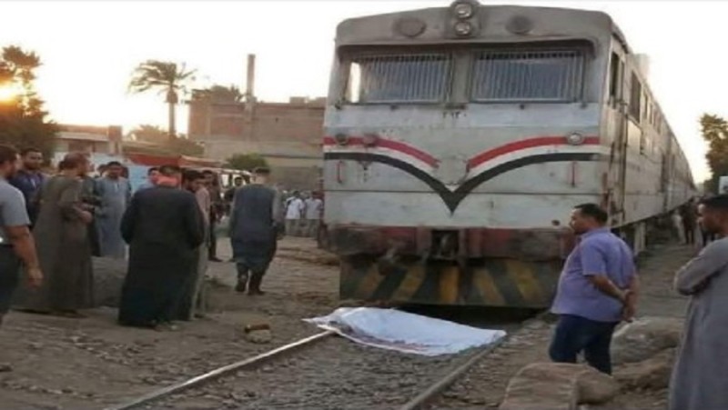قطار يدهس مسنًا أثناء عبوره شريط السكة الحديد بملوي