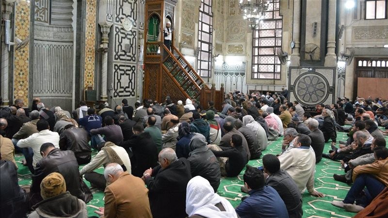 هل النوم أثناء خطبة الجمعة يتطلب إعادة الوضوء؟