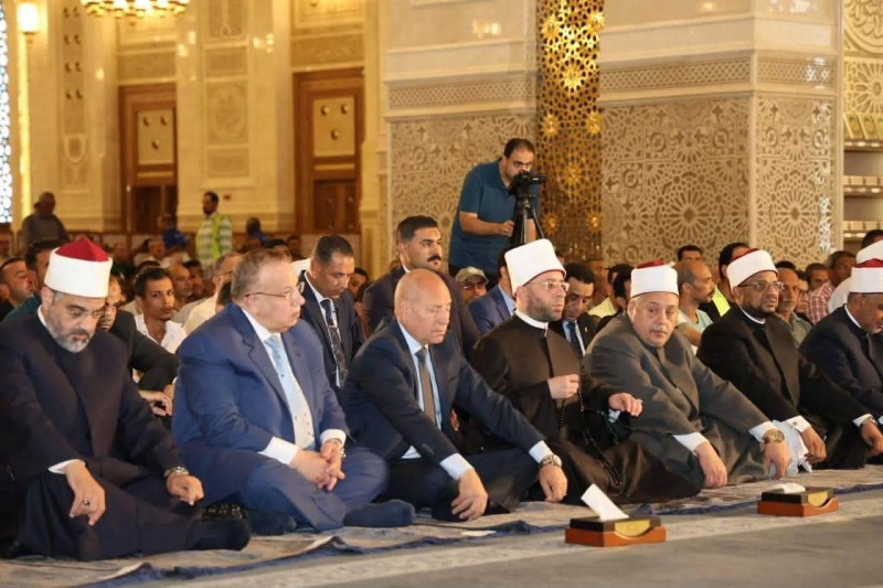 وزير الأوقاف ووكيل الأزهر ورئيس الوطنية للإعلام ونقيب الأشراف ومحافظ القاهرة يؤدون الجمعة بمسجد مصر الكبير بالعاصمة الجديدة