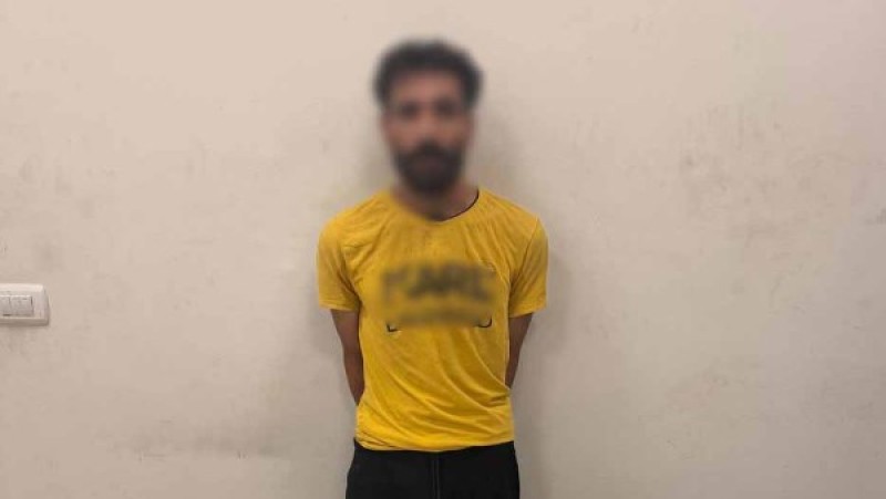 مش عايزه تديله فلوس.. القبض على شخص اعتدى على والدته المسنة في السويس