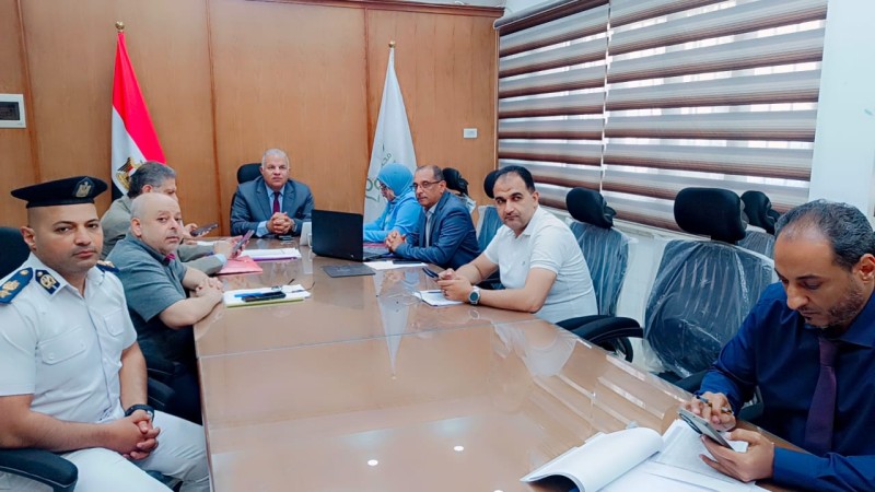 من غرفة العمليات الرئيسية .. وكيل وزارة التربية والتعليم يتابع لحظة بلحظة امتحانات الثانوية العامة بالفيوم