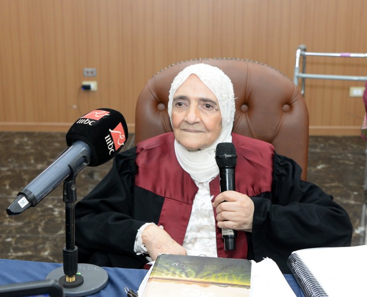 كلية الآداب تناقش رسالة دكتوراه لباحثة في الثالثة والثمانين حول «الشيخوخة النشطة»