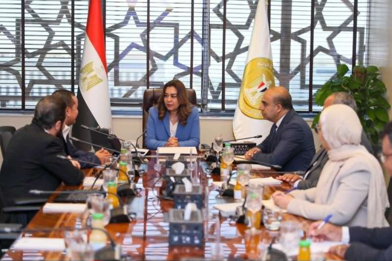 وزيرة التنمية المحلية والبيئة تبحث آليات إنشاء منظومة وطنية متكاملة للإدارة الآمنة للمخلفات الدوائية.