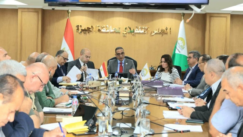 محافظ الجيزة يعلنها بوضوح لا تهاون مع شكاوى المواطنين ومحاسبة المقصرين ورصد ما ينشر عبر مواقع التواصل