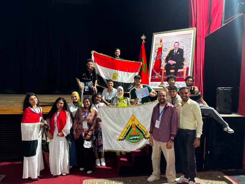 منتخب جامعة بنها للمسرح يحصد جائزة لجنة التحكيم في المهرجان الدولي للمسرح الجامعي بالمغرب