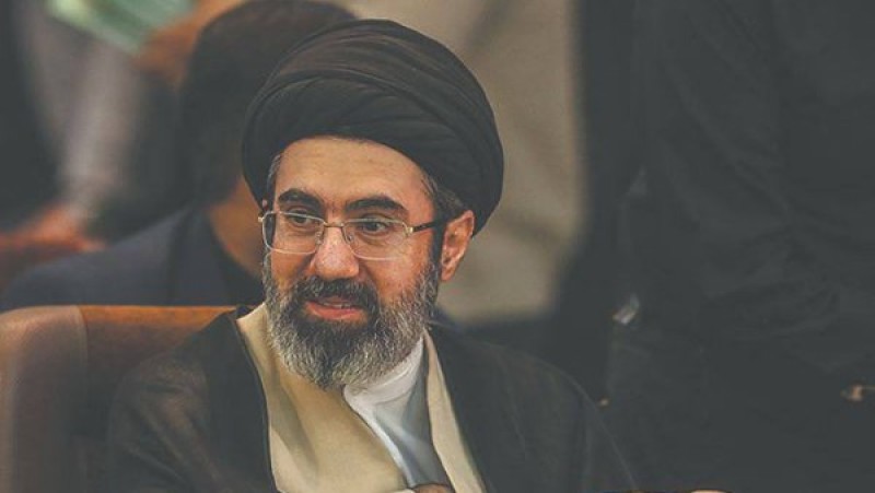 مجتبي خامنئي: الثأر لوالدي مطلب الأمة.. وسنحاسب المسئولين عن اغتياله