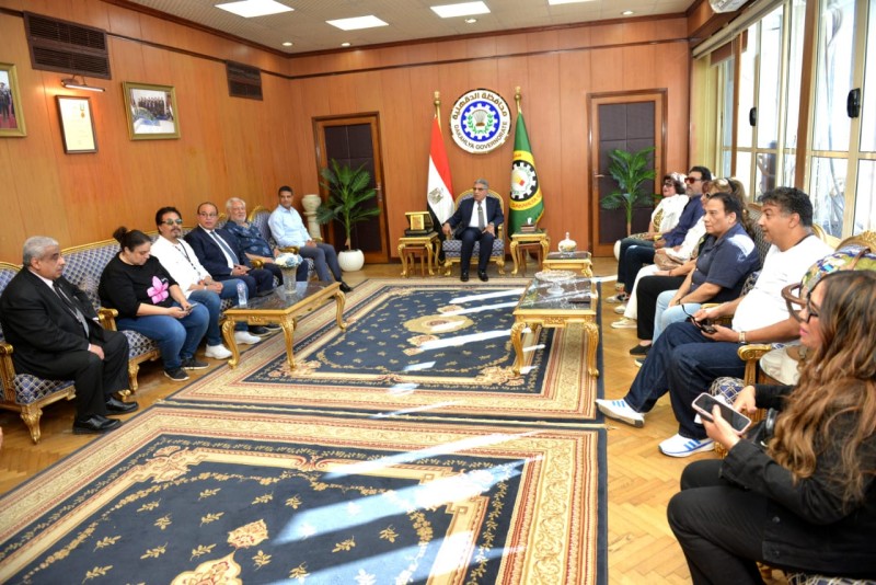 محافظ الدقهلية يستقبل رئيس المهرجان القومي للمسرح المصري وكوكبة من نجوم الفن والمسرح المشاركين في فعاليات الدورة التاسعة عشرة
