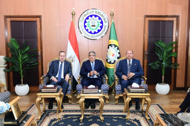 محافظ الدقهلية يستقبل وزير التعليم العالي والبحث العلمي والقائم بأعمال وزير الثقافة على هامش ختام المهرجان القومي للمسرح المصري