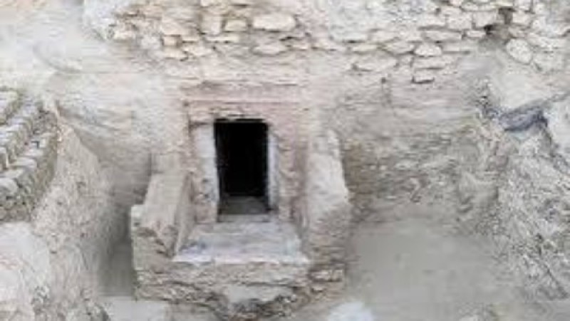 لوفيجارو الفرنسية تبرز اكتشاف مقبرة عمرها 3000 عام في الأقصر