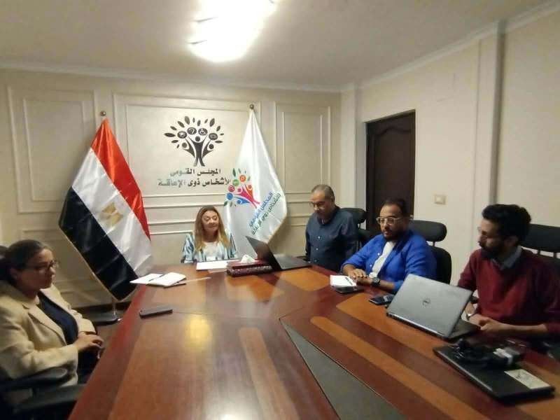 المشرف العام على ”القومي للأشخاص ذوي الإعاقة” تترأس اجتماعًا لتطوير الموقع الإلكتروني للمجلس