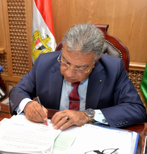 محافظ الدقهلية يعتمد تنسيق القبول بالثانوي العام بمجموع 245 درجة ويبعث بخالص التهاني القلبية للطلاب وأولياء أمورهم